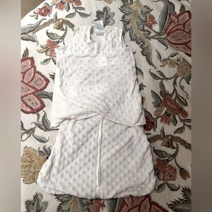 Halo plush cream swaddle 3-6 months